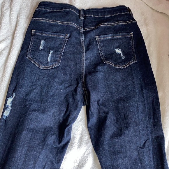 Fashion nova dark ripped jeans - Picture 2 of 3